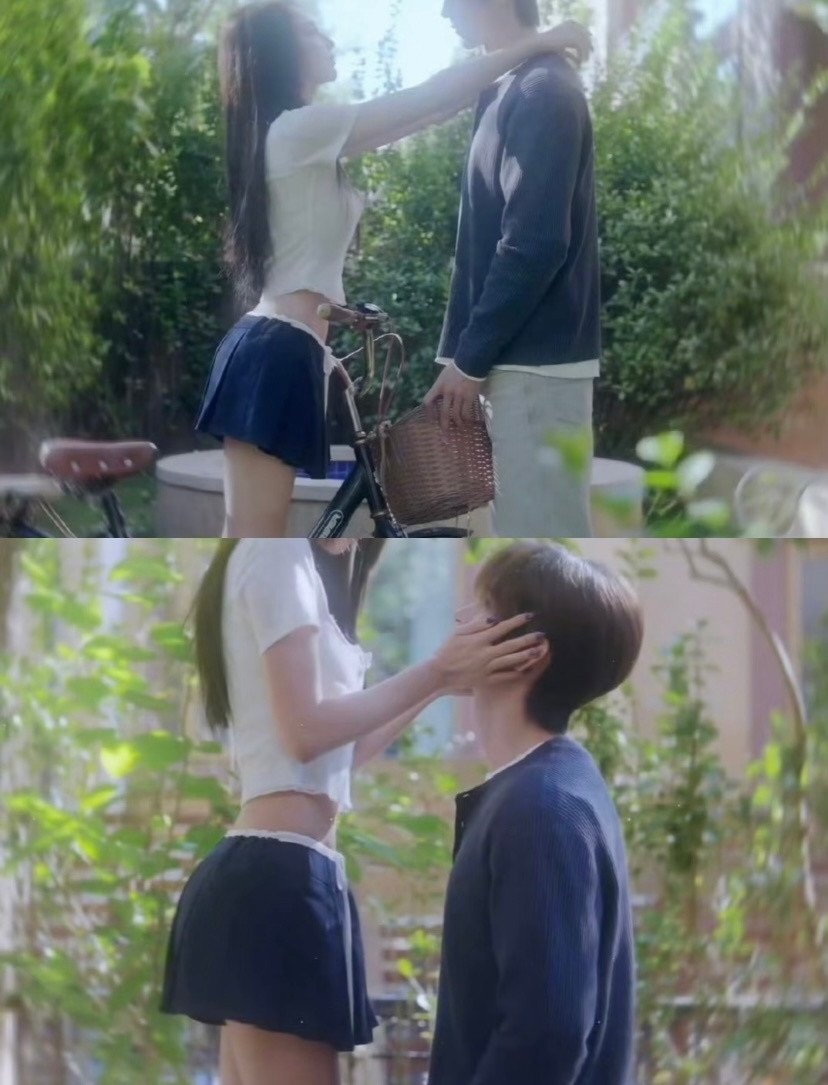 女鹅好瘦好美真的就薄薄一片腿也特别长彭小苒的腰就薄薄一片​