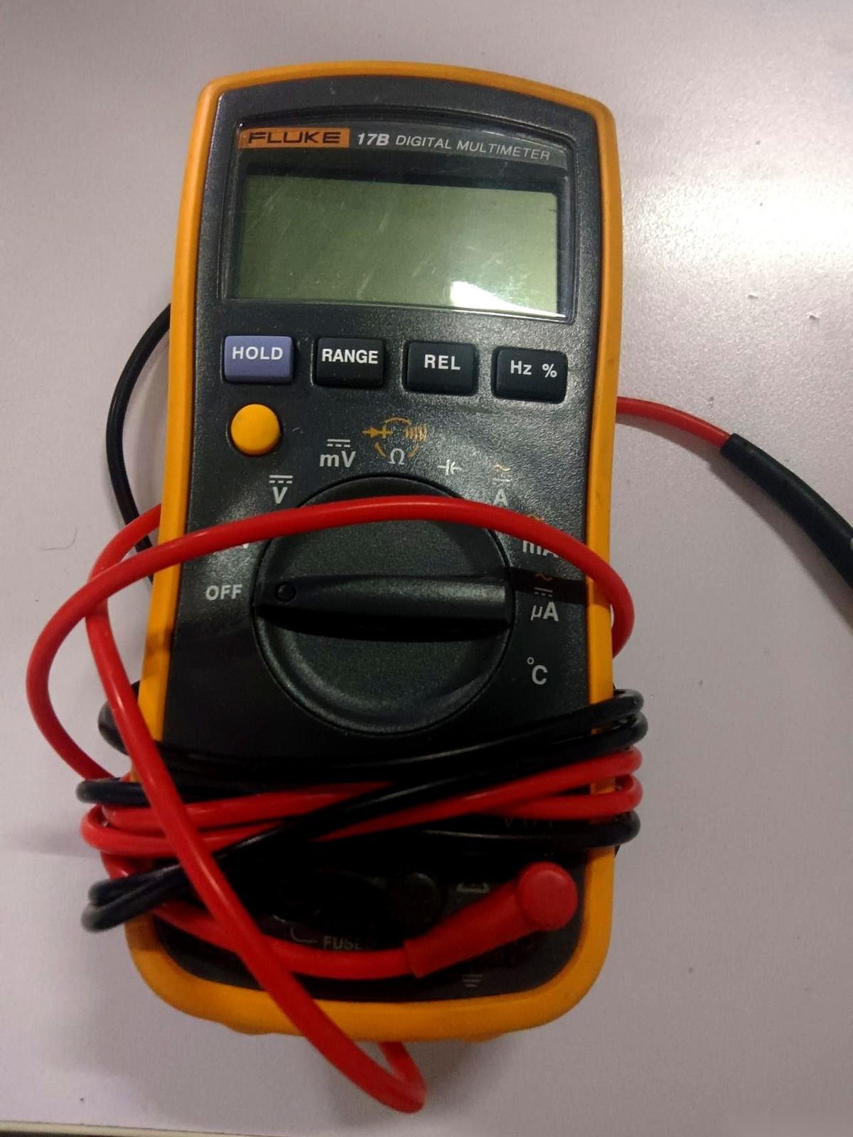 我跟你讲，那个工程师证，红得发亮，我们办公室里谁不羡慕？结果呢？连个最基本的P