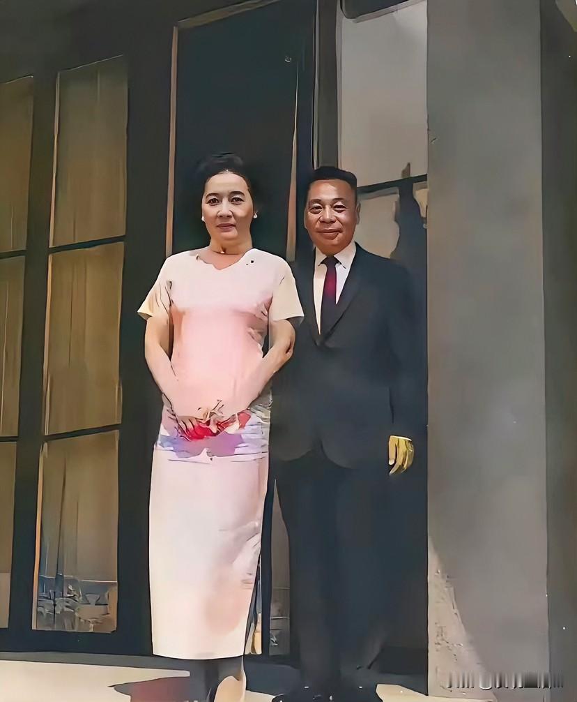 宋美龄与蒋经国合影，他俩还真有母子像。