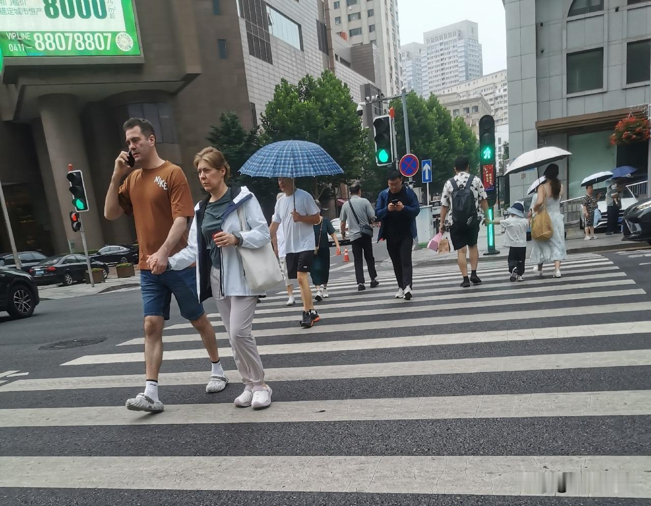 今早大连中山区又下雨了！大连的雨说来就来，防不胜防，雨量大小随机下！不过
