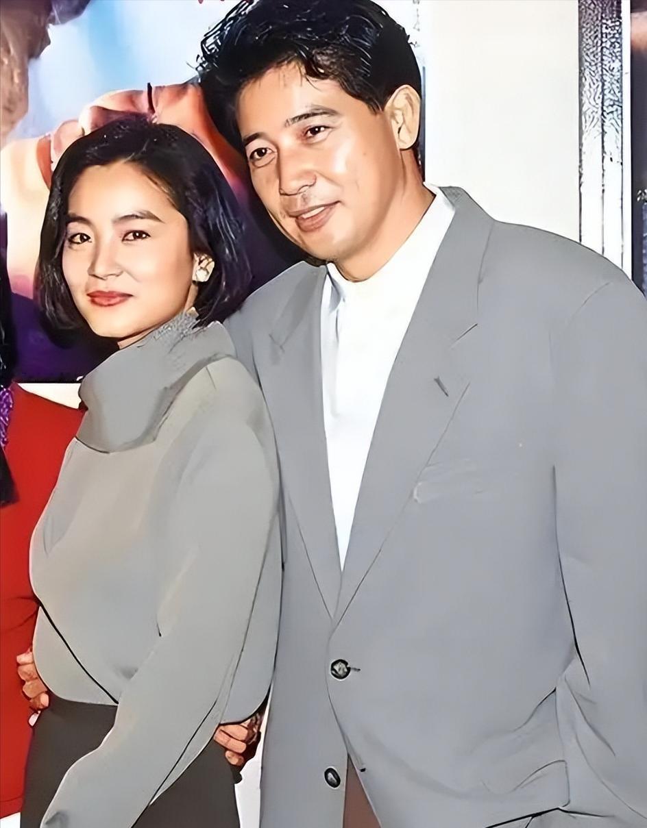 1973年，已婚的秦汉爱上了18岁的林青霞。他回家对大着肚子的妻子邵乔茵说：“我