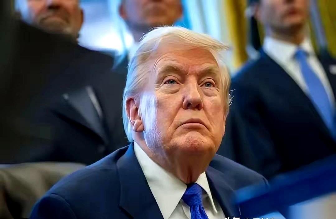 美国人一句话，以色列的轰炸机就熄了火，伊朗也点了头。但条件狠得像最后通牒：必须