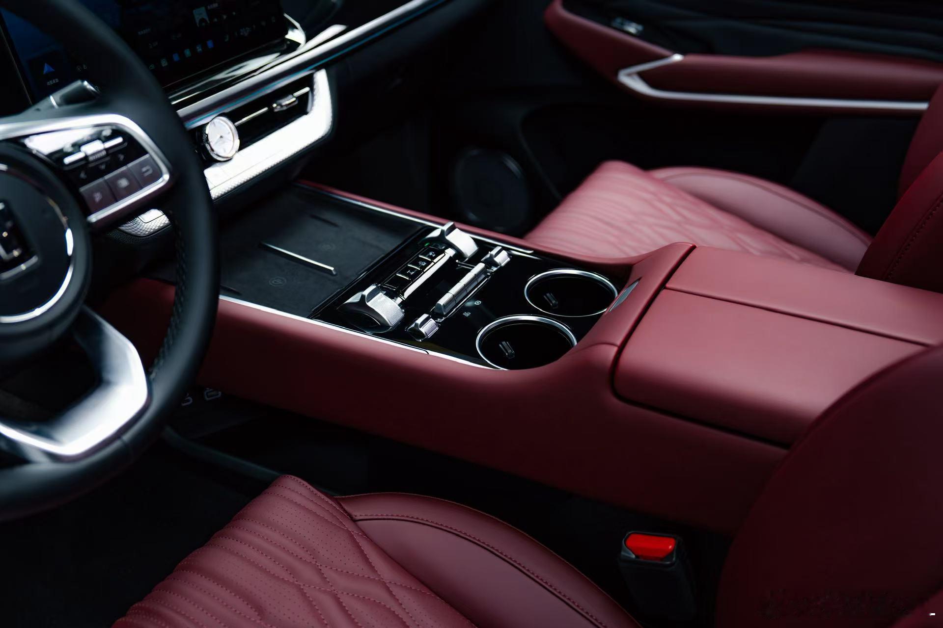 难受，想哭。坦克500发布黑武士版本了…我一直都想要官方的黑武士版本。直到我买5