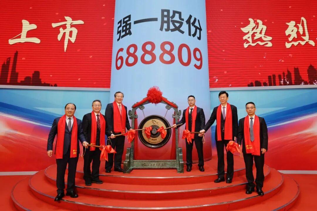 2025年最后两天，苏州可太牛了，一下新增两家上市公司——强一半导体和新广益。这