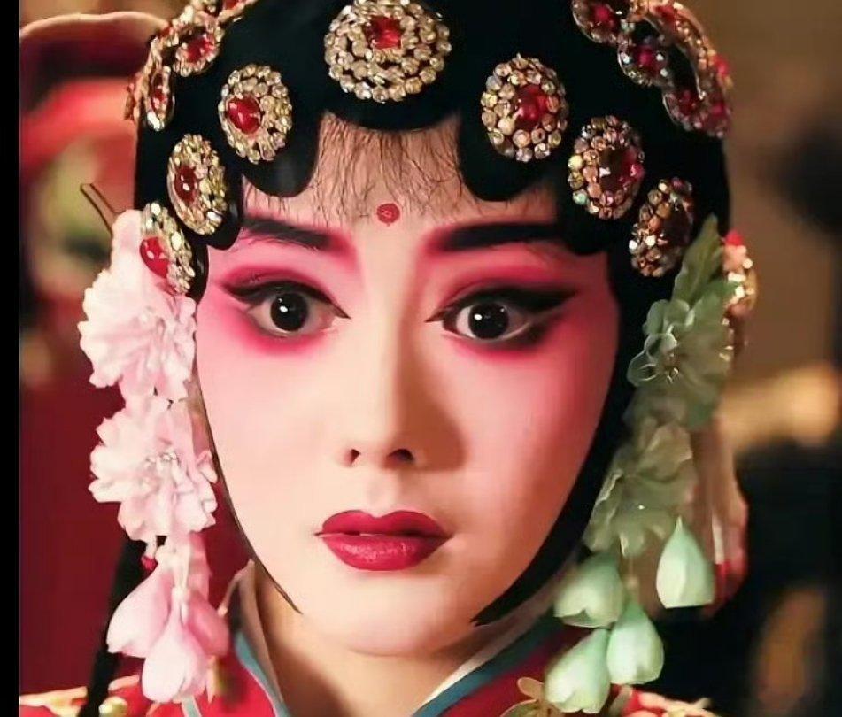 刘浩存《主角》造型，貌似被网红秒杀