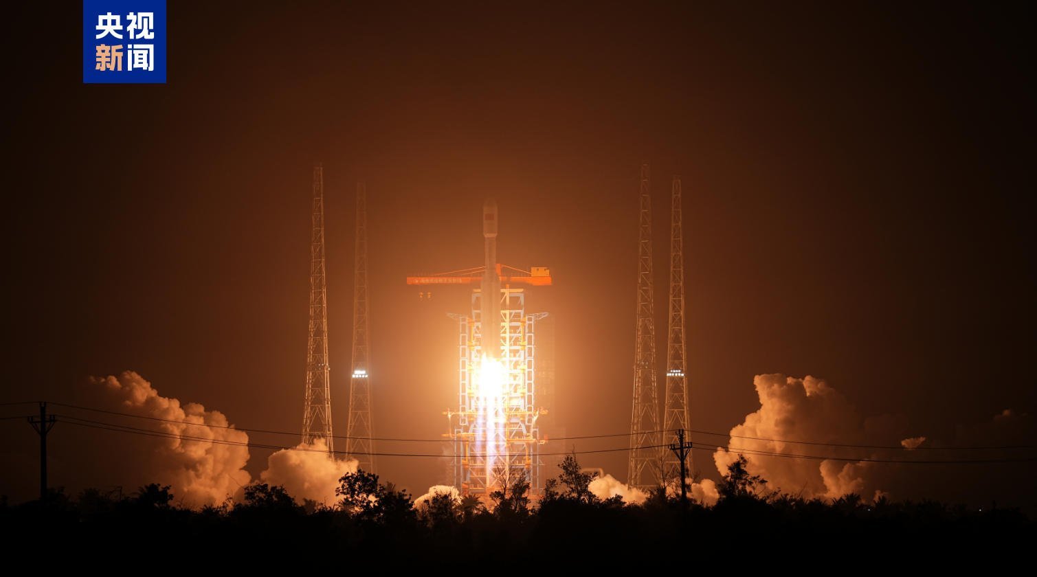 【我国今年第20次发射】北京时间今天21时32分，在海南商业航天发射场，长征八号