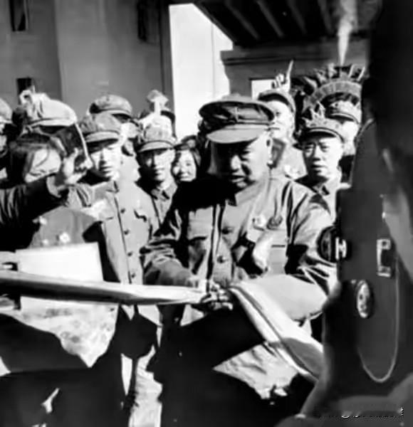 1971年寒冬，许世友视察南京大桥，因士兵站岗一事怒怼管理人员1971年冬
