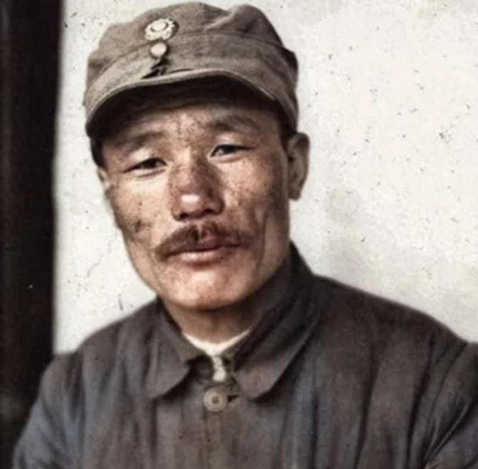 1978年，开国中将孙毅中将外出理发，剪完之后还觉得长，于是让理发小伙再修一修。