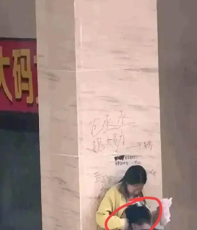 三秒视频毁了一个人？武汉街头事件反转，澄清没人看太窒息！武汉一家互联网公