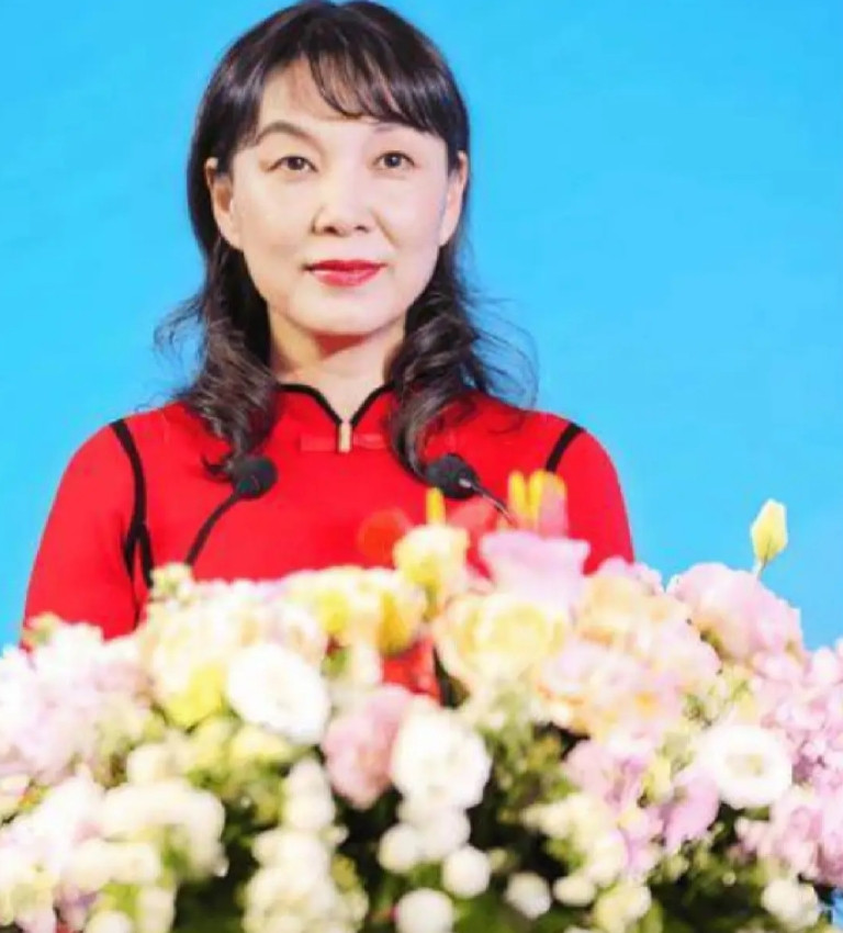 小三简直太嚣张了！以前一直藏着掖着，现在老宗一去世，就带着三个美国籍私生子出来