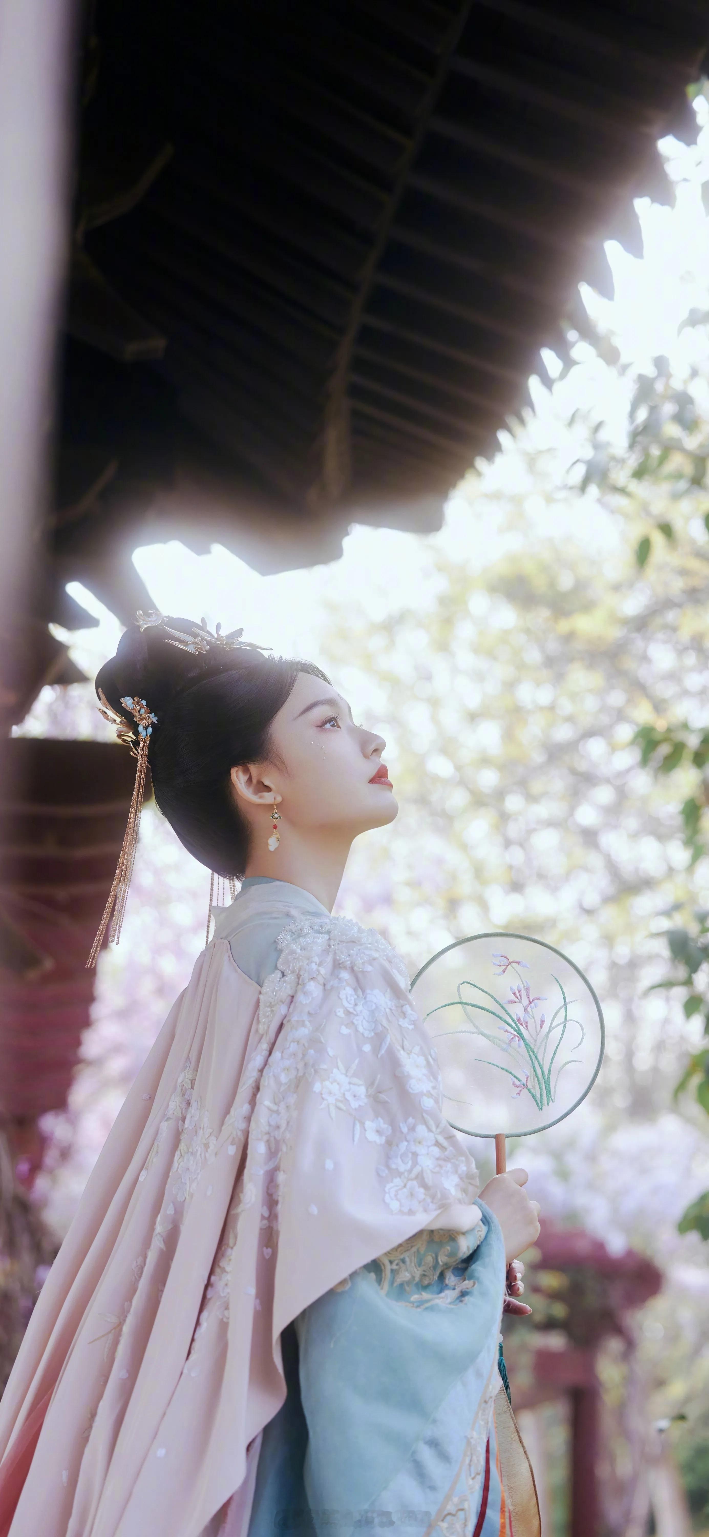 林允宋服轻盈柔美