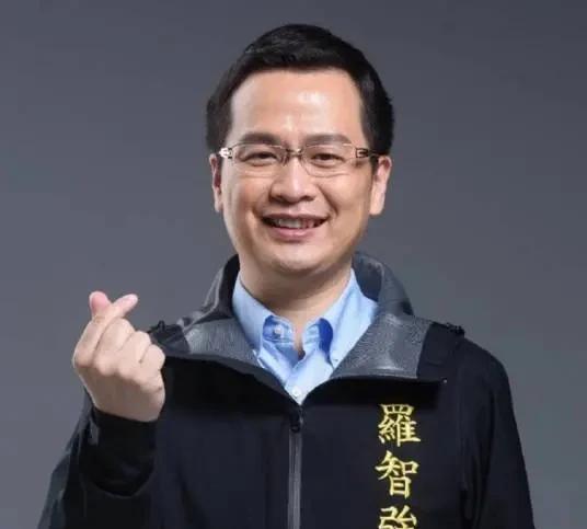 强烈呼吁国民党中央好好处分一下郝龙斌、罗智强这俩“活宝”。在国民党中央召开的主席