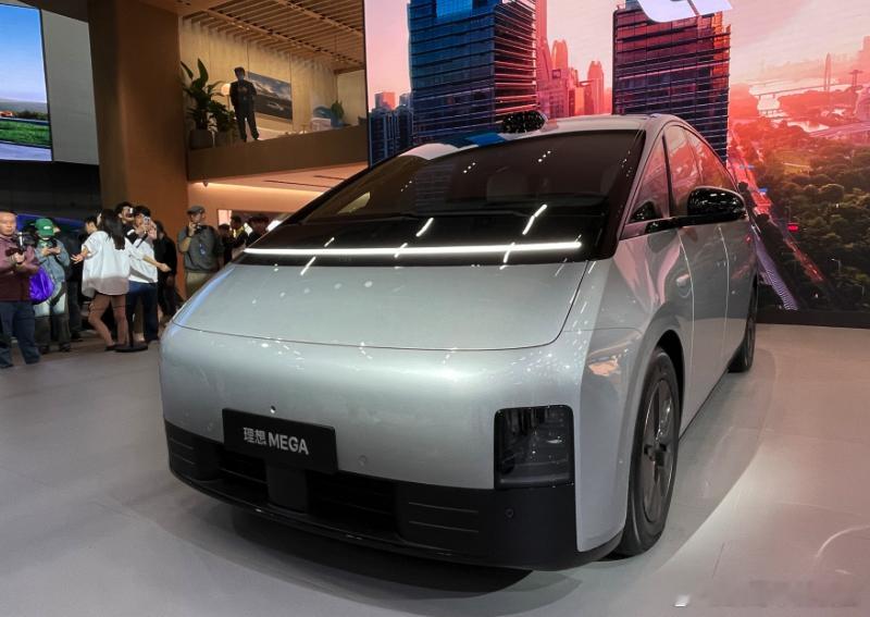 理想汽车调整组织结构，这次李想第一次直管人力资源部门，李铁不再管理人力资源部。传