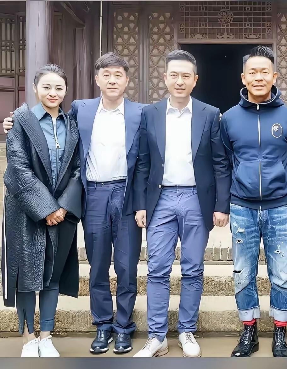 张嘉译和孙浩这对老搭档又同框了，可真正让我感慨的不是他俩，是孙浩能转型成功这件事本身。很多人不知道，