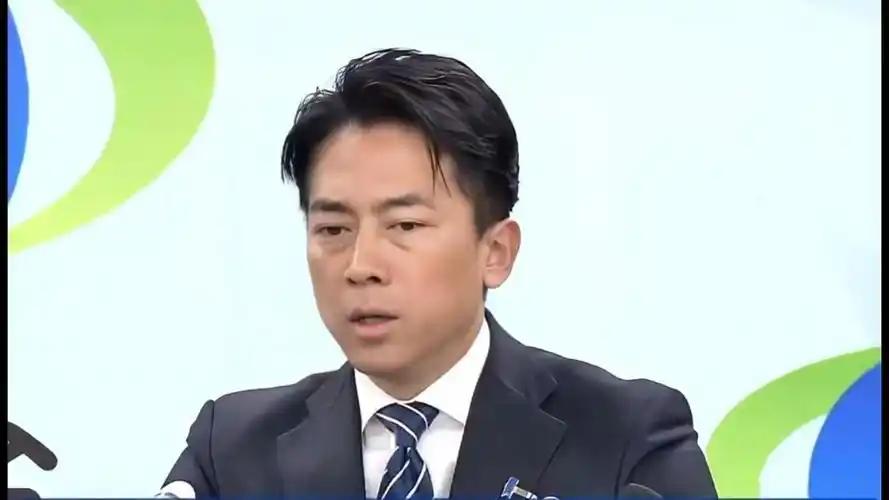 日本防卫大臣小泉进次郎，一句话把窗户纸捅破了。他说，日本现在必须毫无禁忌地讨论拥