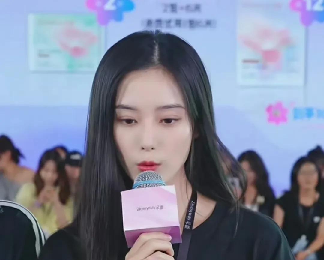 黄子韬一个举动获新疆西藏的网友们大力支持！5月18日，黄子韬在自己生产的卫生巾