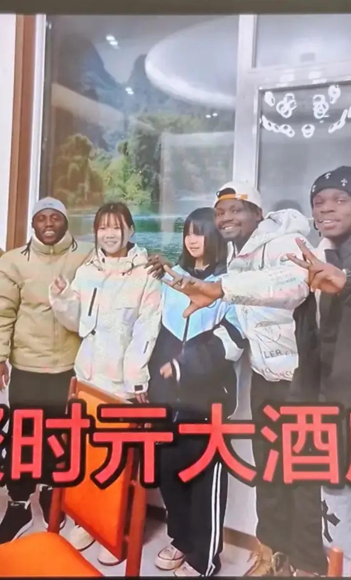 刷到条揪心的视频！邯郸某酒店里，看着稚嫩的未成年少女，居然和4个陌生成年男