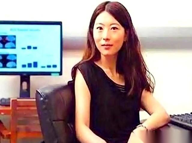 网上总在传一段不知出处的爆款文案，说当年那位满分考进清华的高考状元何碧玉，扬言“
