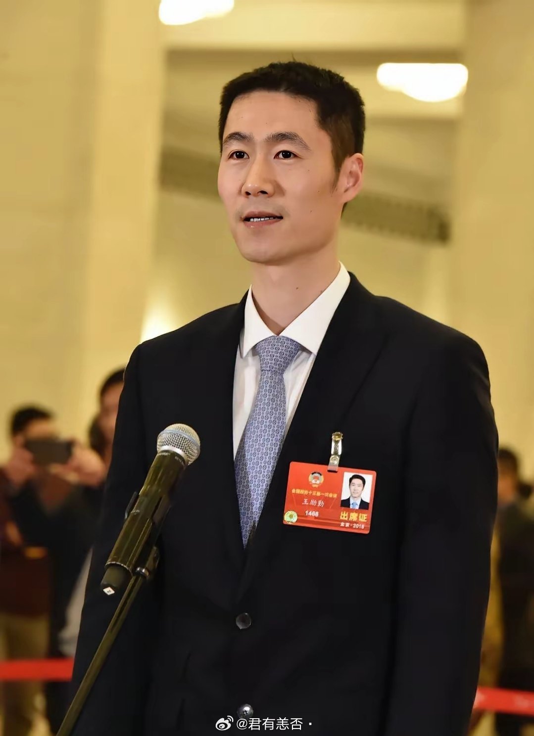 王励勤国乒世锦赛去多哈“全队不允许有等级，一律坐经济舱”的潜台词：运动员的成功是
