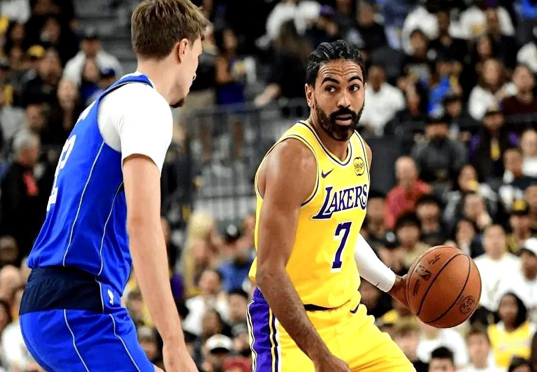 湖人射手文森特真是太奇怪了！他在场上跑了18分钟，两次出手投篮都偏出了篮