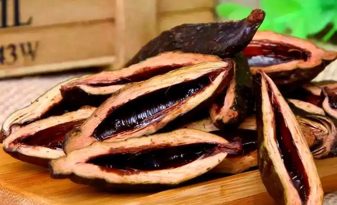 过去10块钱就能买一包的槟榔，现在随便挑一款就得二三十，贵的高端款甚至能卖到五六