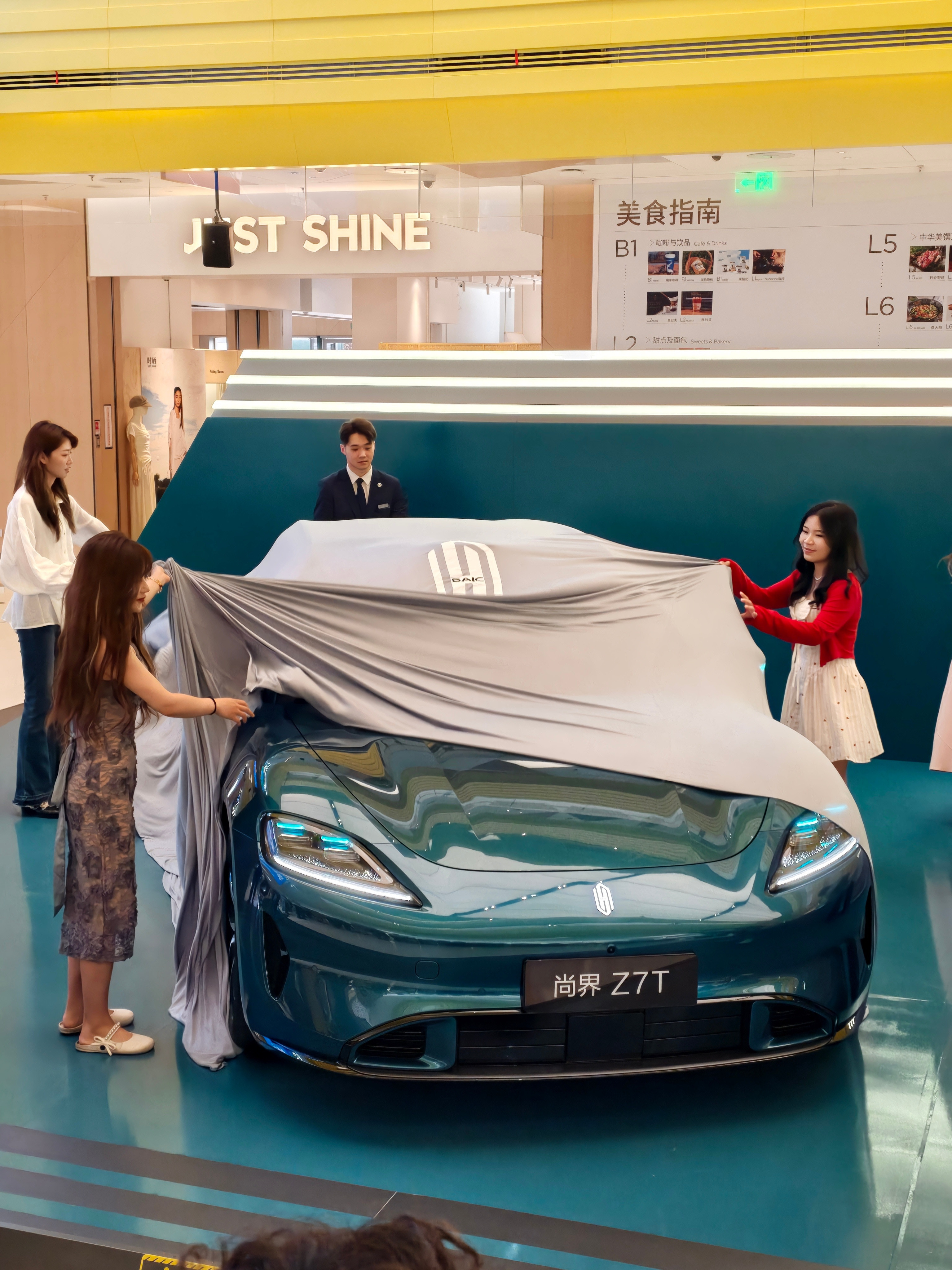 今天在深圳K11见到尚界Z7&Z7T的实车啦！颜值确实是要比想象中的更好看，整体