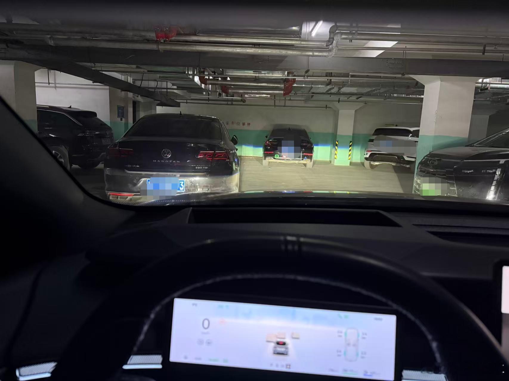 所以小区的地下车库多设立几个出口是对的，还好我今天不忙，要是有点啥着急事，出口还