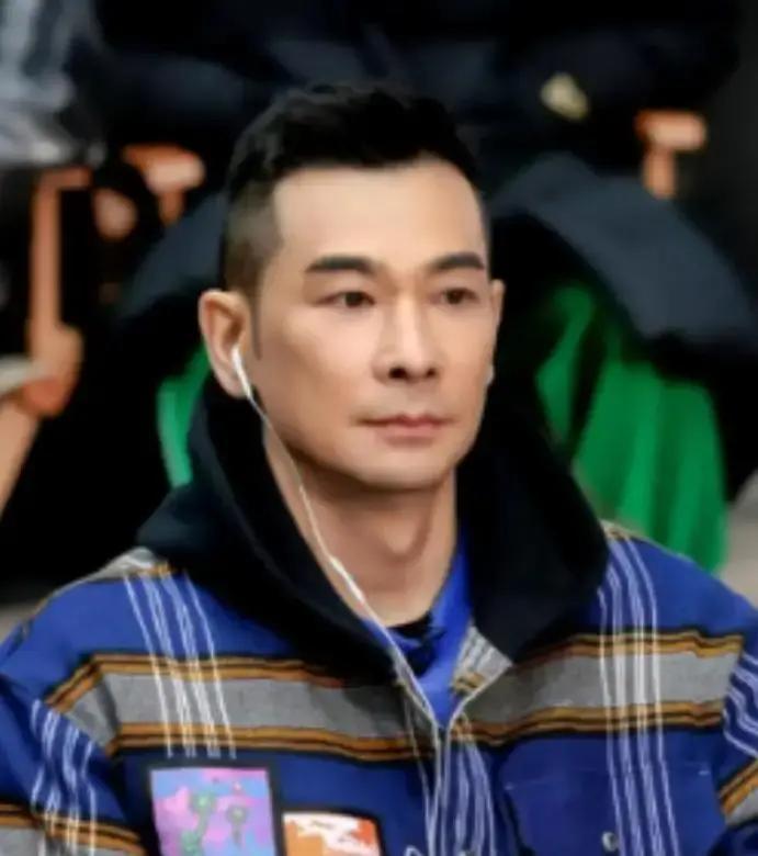 赵文卓拍千机变II拍到一半拎包走人，把吴京喊来顶班。那年六月香港热得像蒸笼，