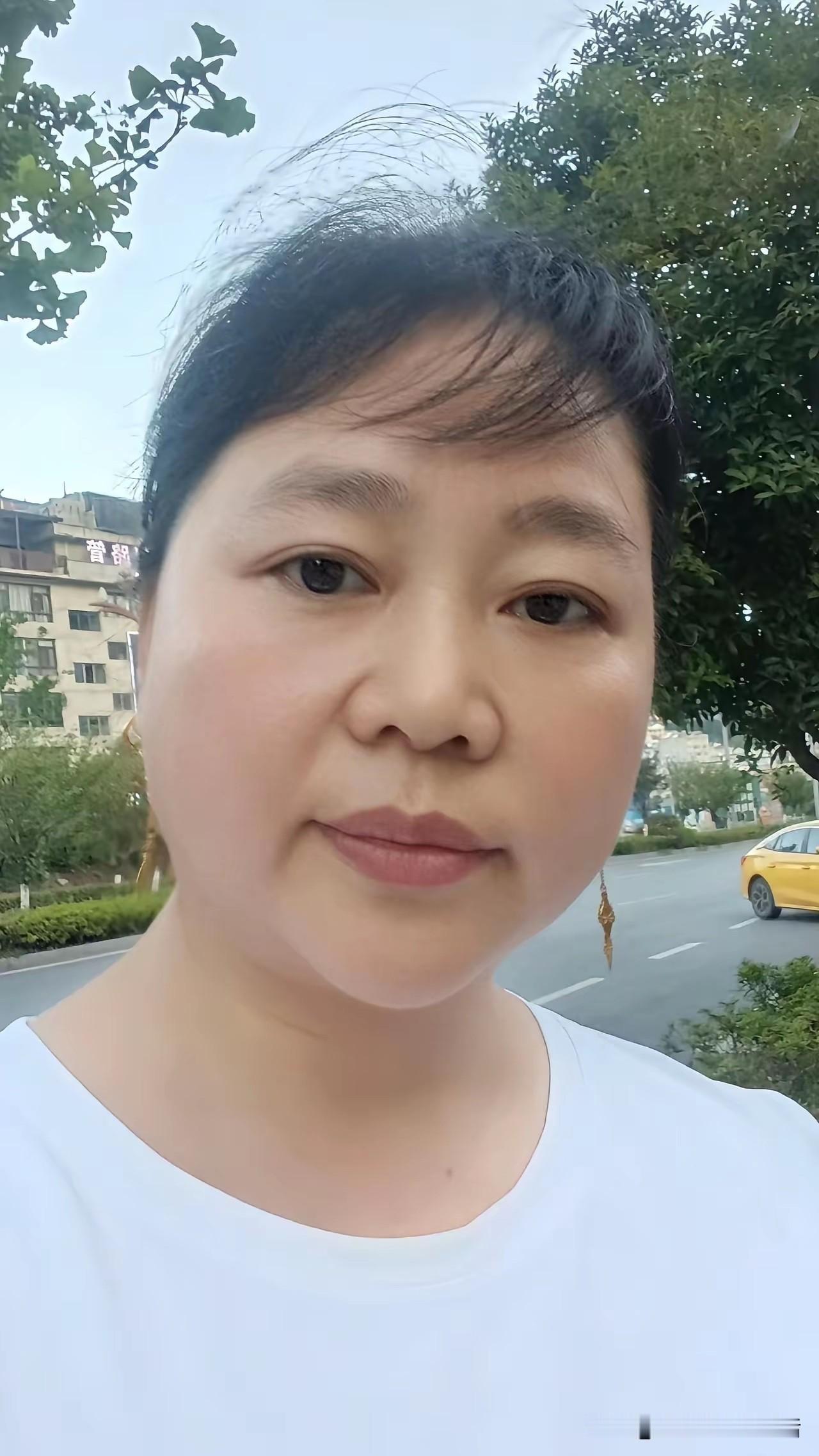 女人只要离开老公就不老实最近天气很热到处都是避暑的人而且好多都是女人女