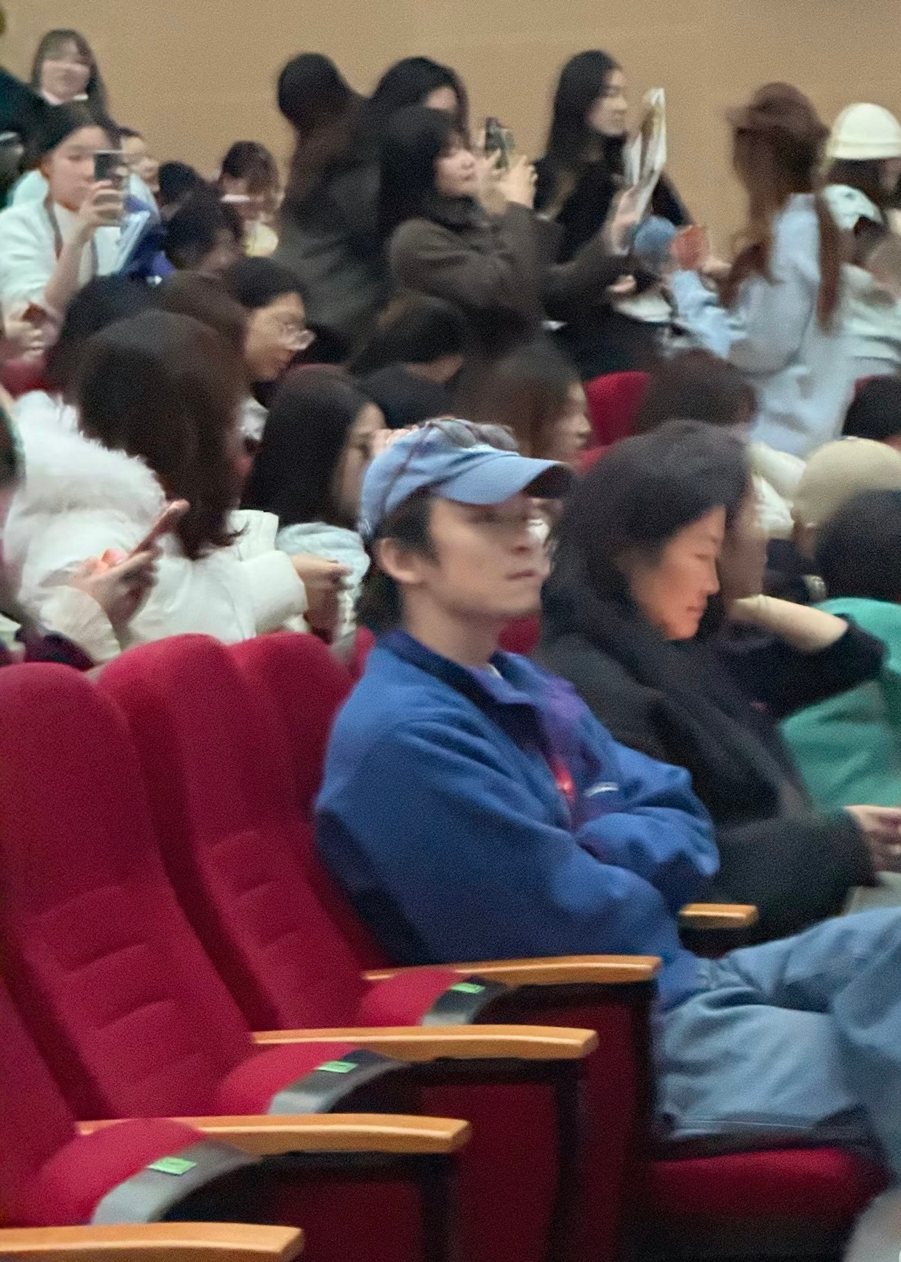 董子健去看王俊凯的话剧了董子健现身王俊凯话剧董子健去看王俊凯的话剧了