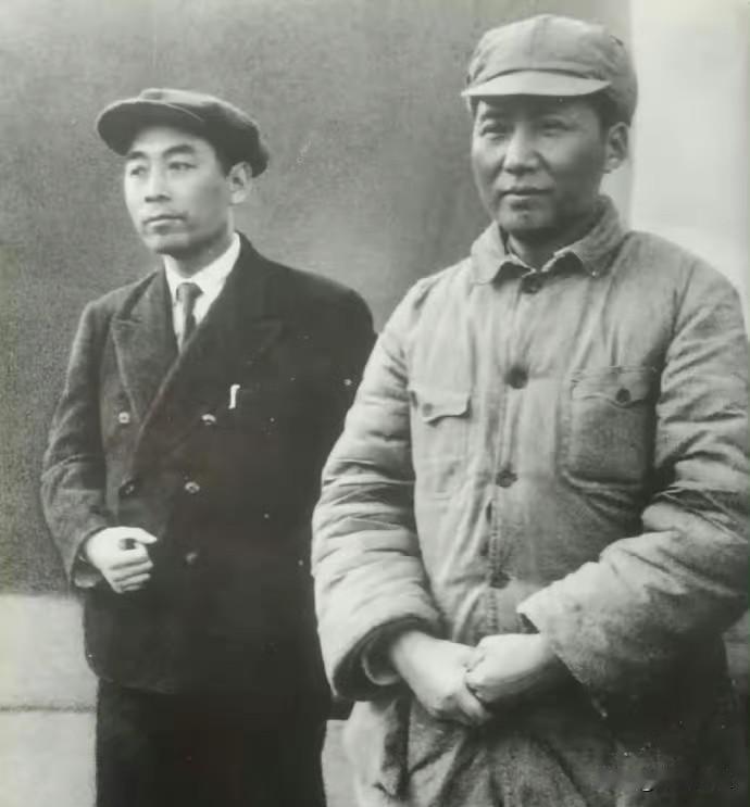 新中国成立之后，在诸多重要会议与正式场合，始终有着一段令人动容的默契：只要周恩来