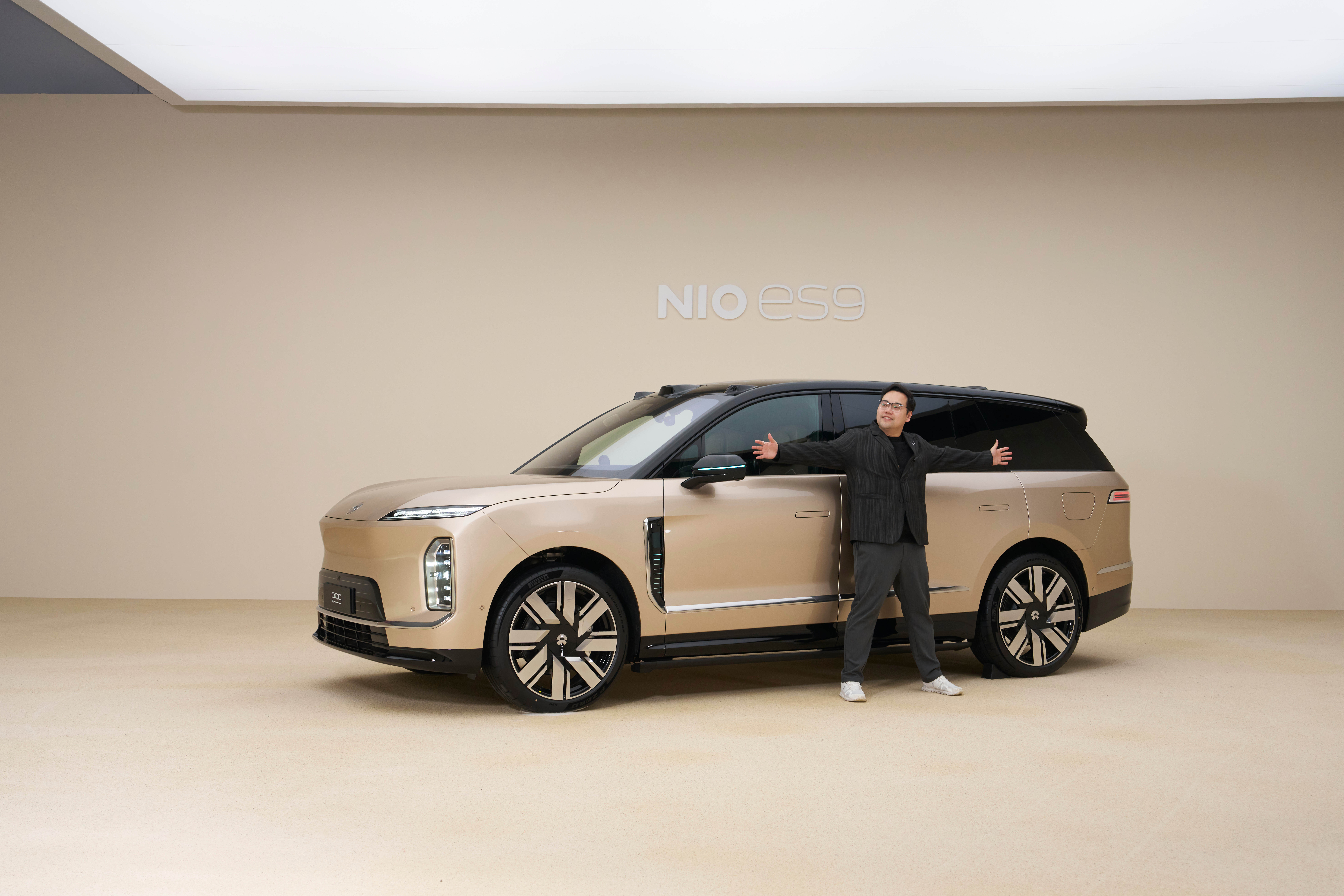 蔚来蔚来ES99要来了，真的大啊视频明天发