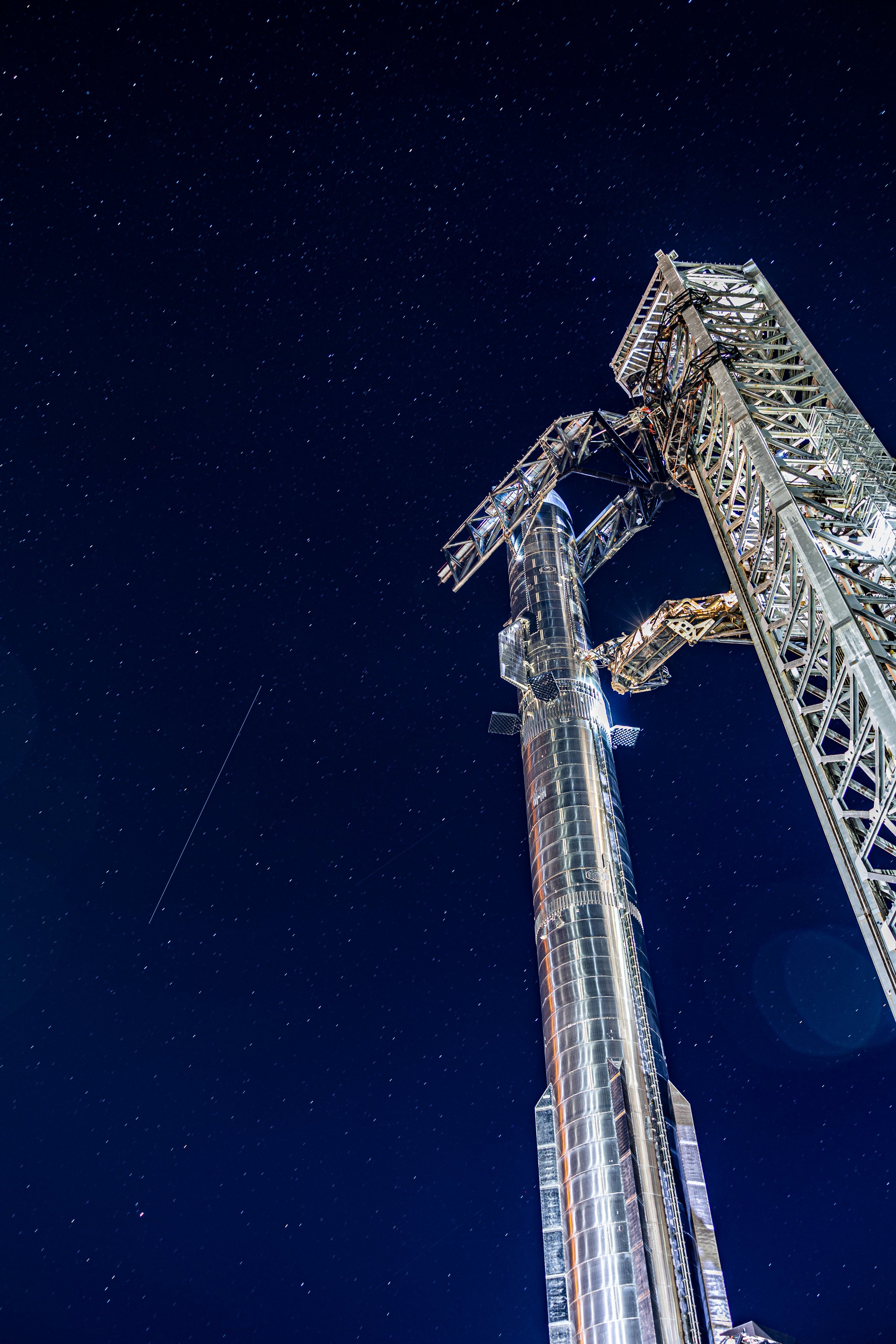 马斯克：SpaceX将在月球上部署巨型望远镜3月18日，马斯克：“长期以来，物理