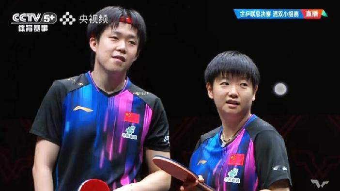 这混双内战太有意思了，小石头一句话，直接把混双老祖逗乐了。WTT香港总决