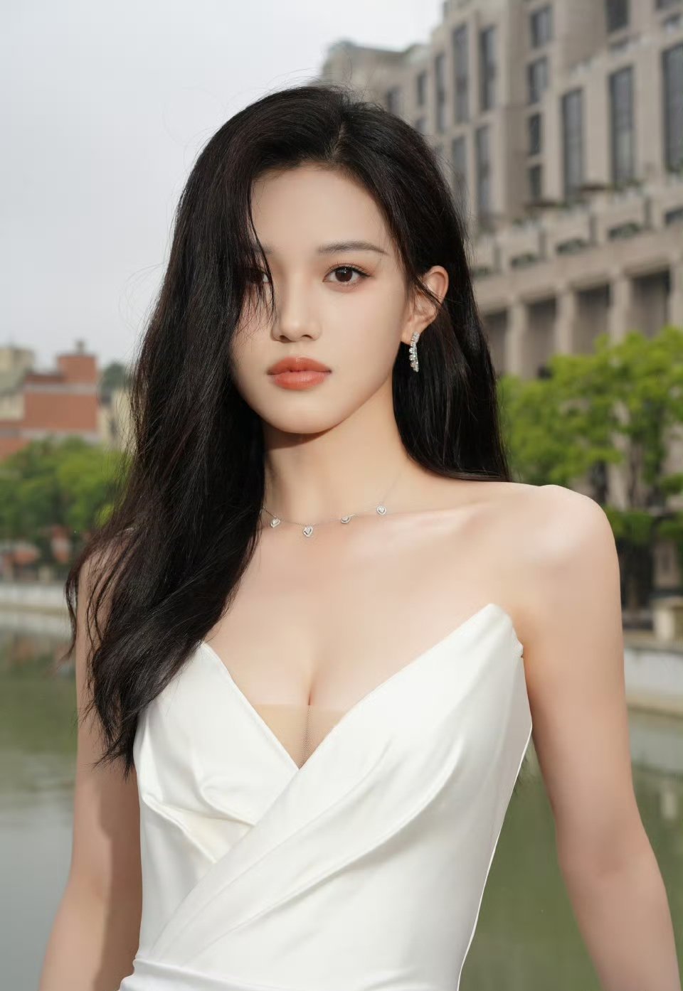 沈羽洁深v沈羽洁沈羽洁手臂肌肉线条​​​