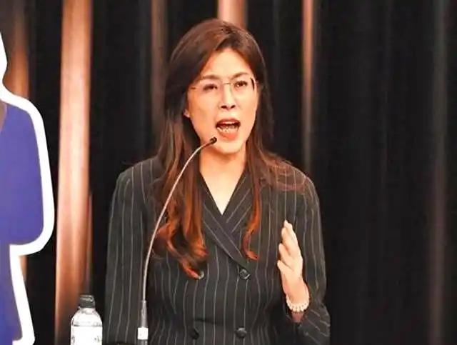 背离郑丽文？国民党内突遭两把暗箭，王毅出手法国紧急表态郑丽文联手民众党封杀赖