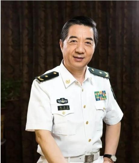 谢谢你张召忠！你真是伟大的预言家！2015年你就说过：“美国啥也不干，让东方大国