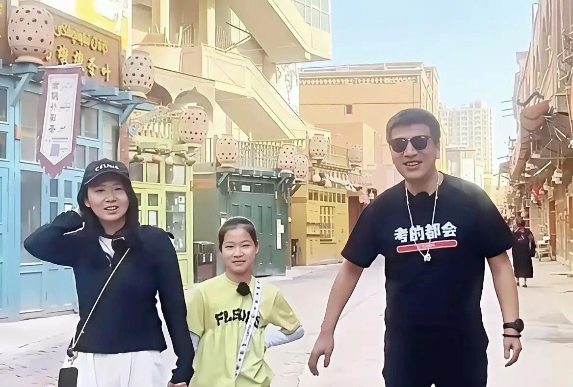 不知道你们有没有发现，全网都在议论张雪峰妻子的未来，可没人注意到他临走前