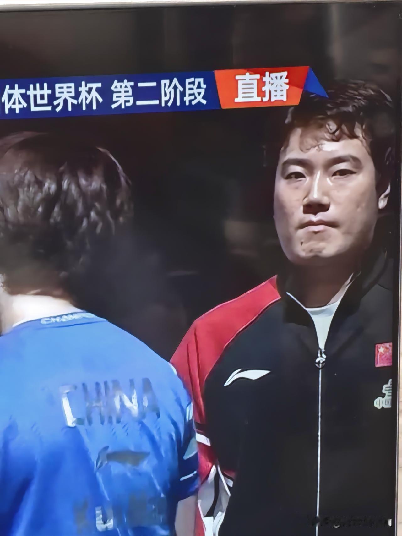 我不说你们是饭圈，但没有你们这么玩的！王楚钦和梁靖崑男子双打，赢了德国组合。赛