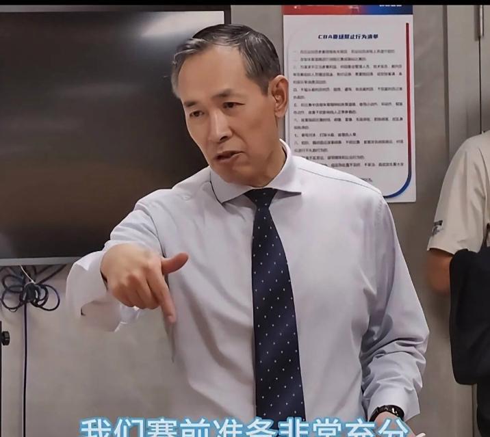 北京男篮是否有实力夺冠？广东男篮总经理朱芳雨在视频中指出：赵睿、陈盈骏都具备单防