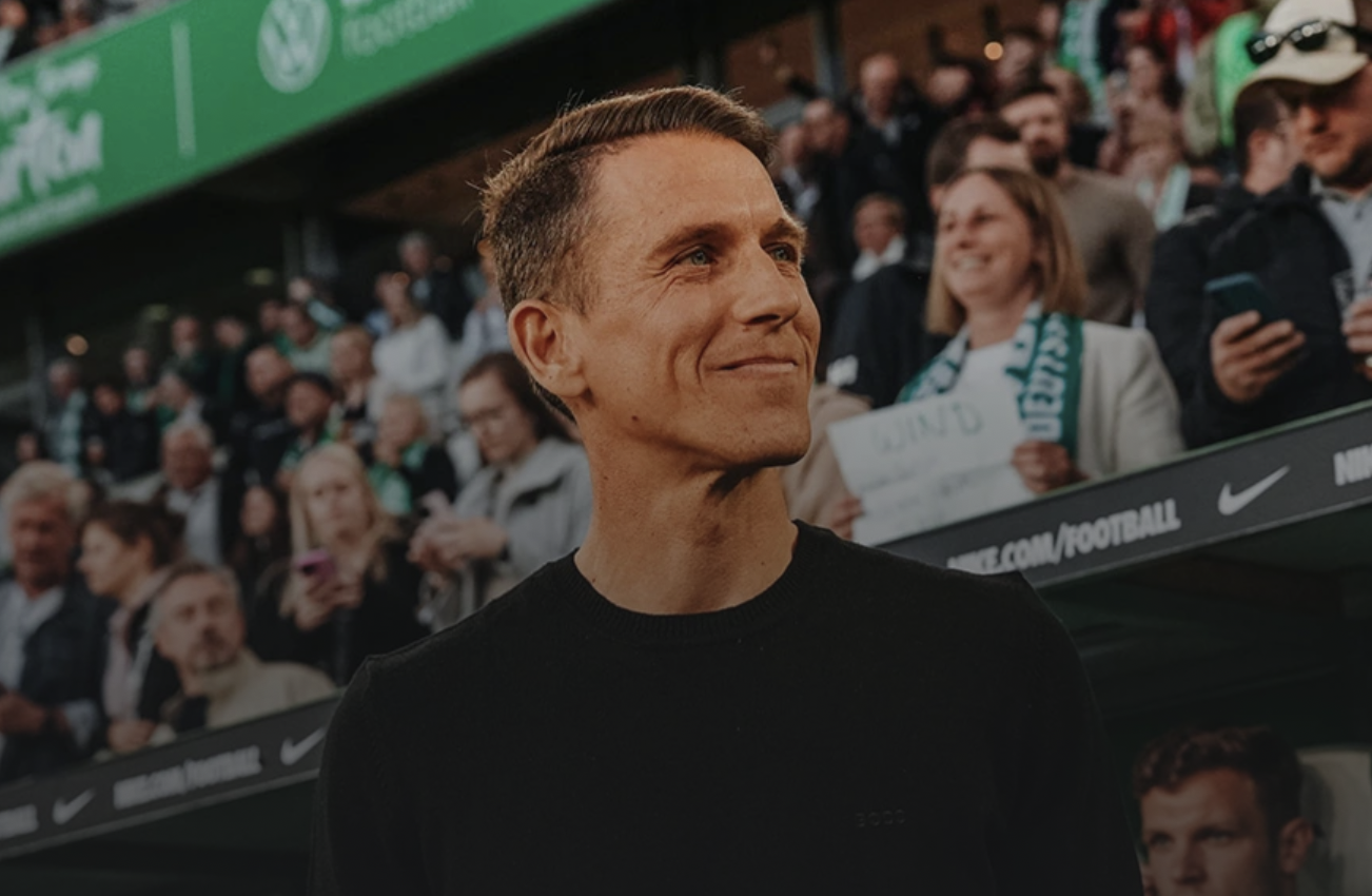 狼堡官方: 鲍尔继续担任一线队主帅, 新合同至2027年6月