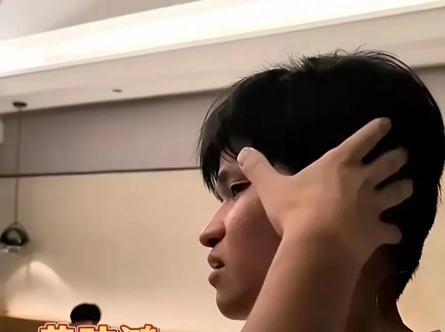 镇江队那个用脸阻挡射门的黄玮鸿同学，[doge]我要严厉地批评你，你一个江苏大学在读学