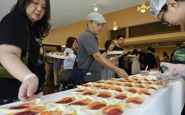 日驻华使馆办百人宴，菜单之外的“救命单”。 7月2日，日本驻华使馆那场百人宴