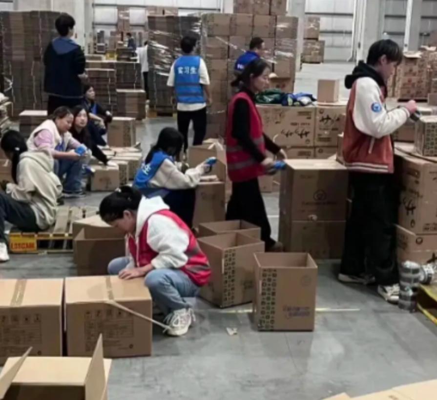 中央亮剑了，十五五规划直接把"遮羞布"扯了下来，5000万大学生，满大街的本科文