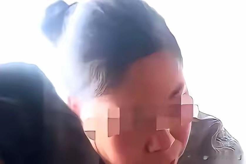 现实远比故事还要荒诞，浙江慈溪这件事看得人心里五味杂陈。男人在自家院子晾晒衣服，