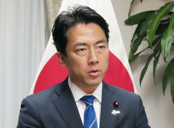 很气愤，日本喊话中国了！ 就在28日，正在韩国访问的日本防卫大臣小泉进次