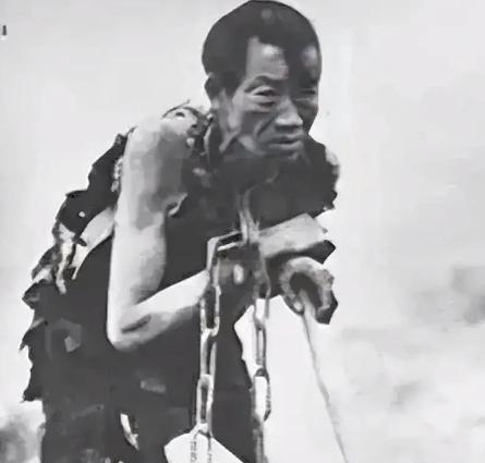 1949年青海解放后，他看到解放军帽子上的红星，对站岗的战士说：“我叫廖永和，是