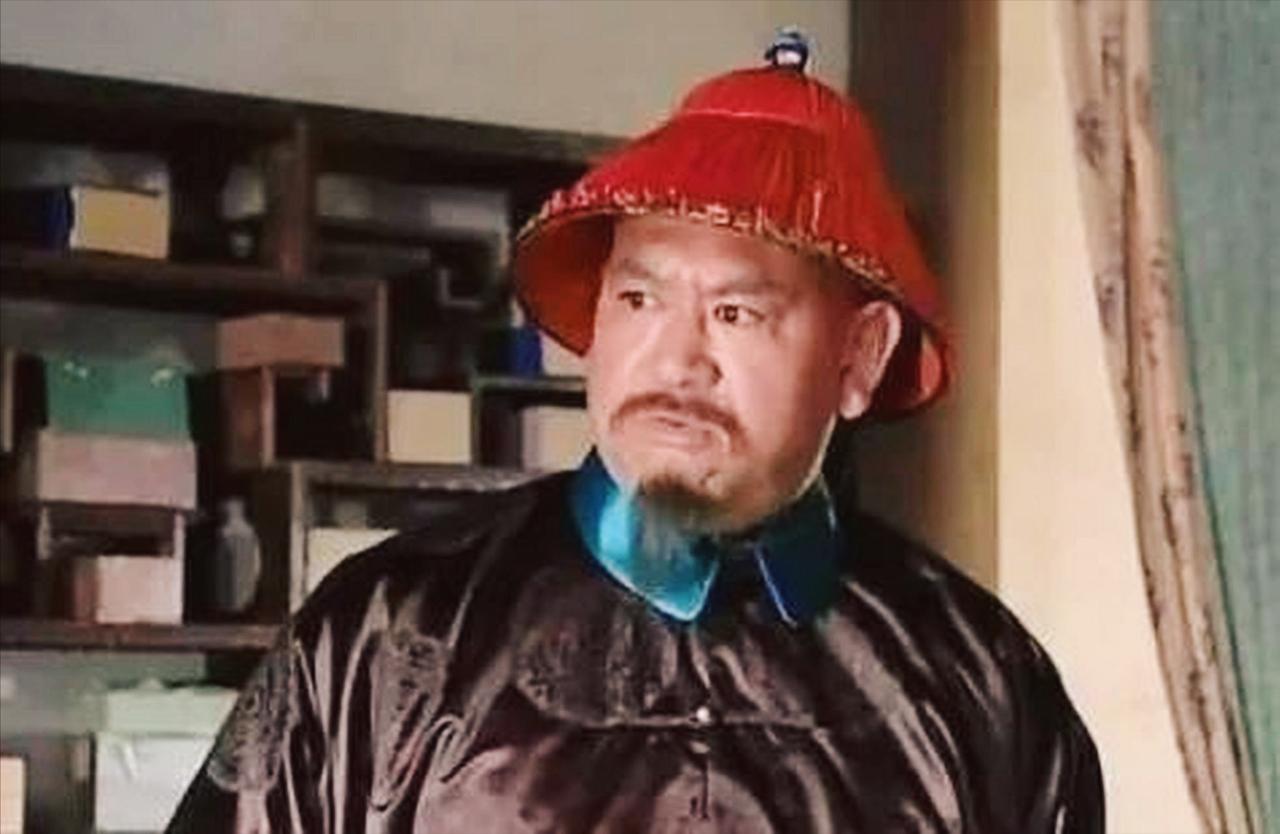 一生叛变7次，两边都捧着他、两边都怕他。康熙亲手把先帝的豹尾枪送给他，吴三桂哭着