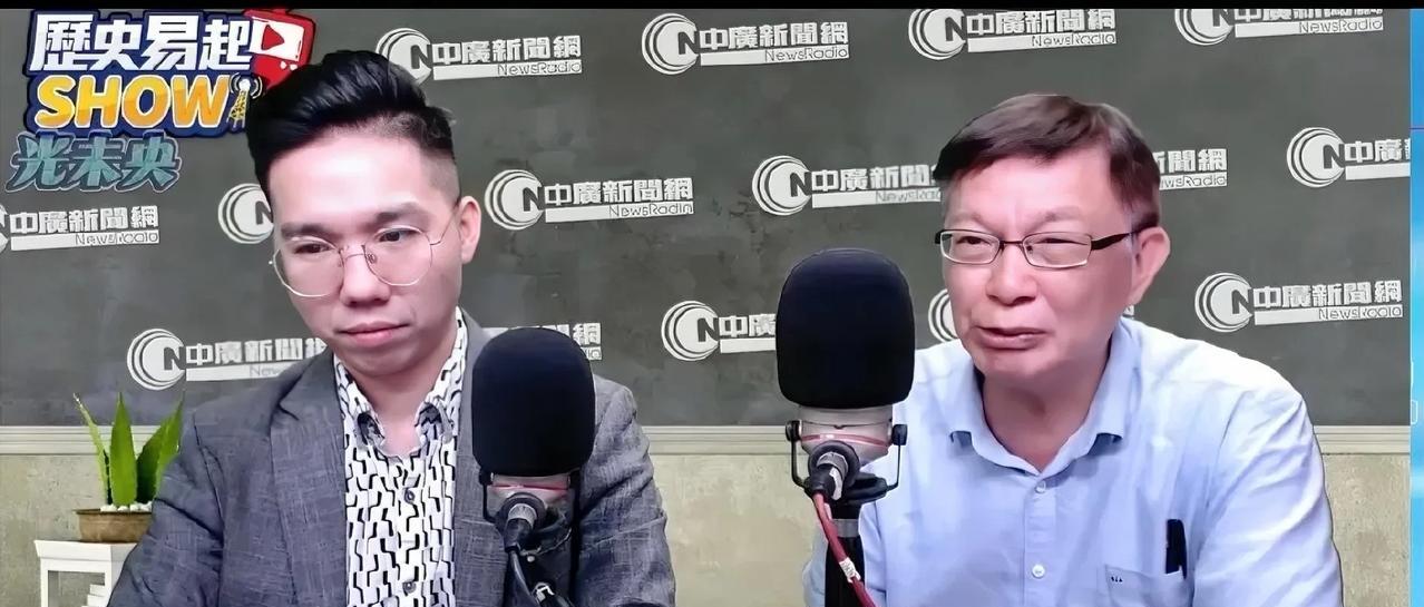 苑举正隔空喊话黄智贤:应当给予馆长更多的鼓励，而不是去挖他的过去；馆长身上的某