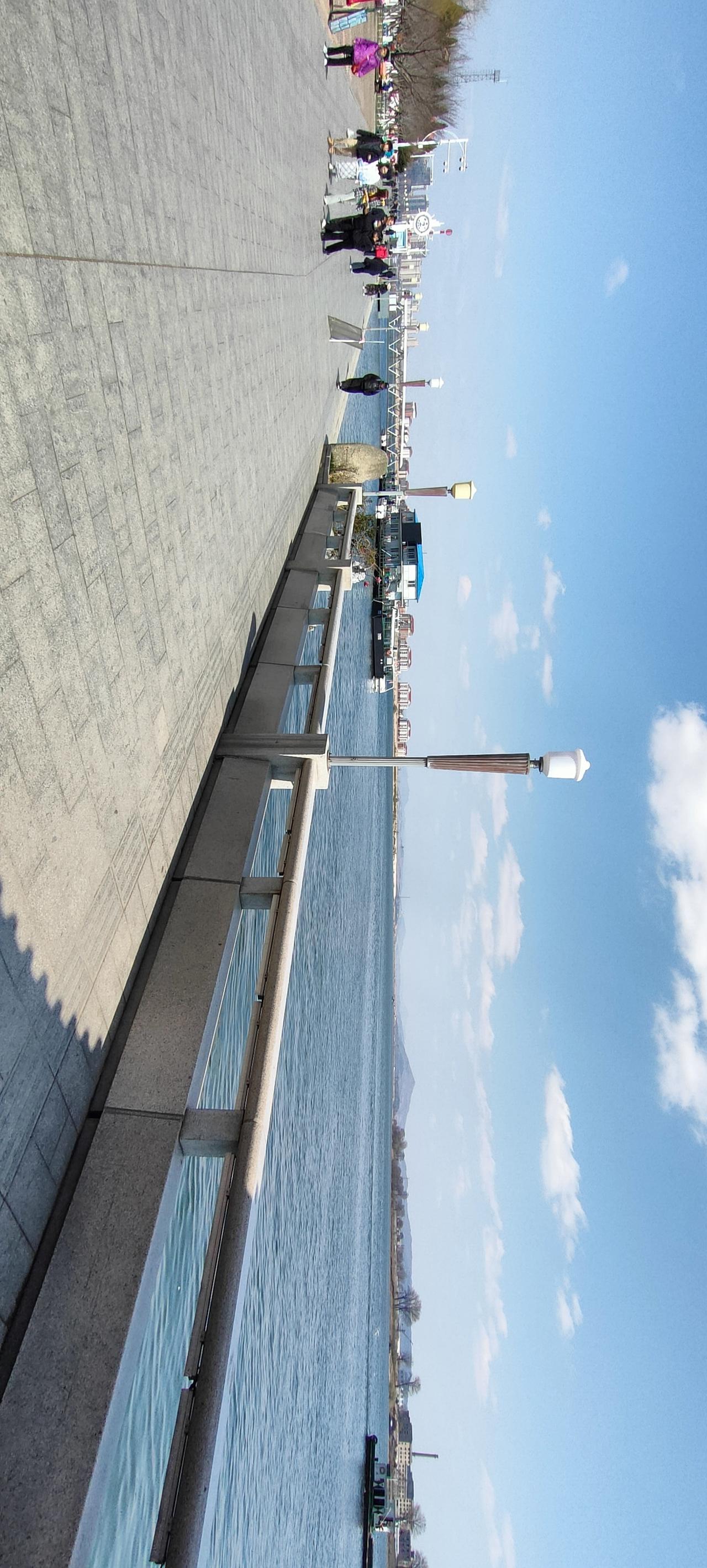 漫步海边，享受阳光与海风，感受生活的美好。🌊🌞